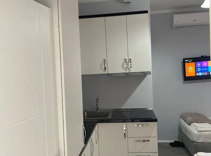 Castel Aparthotel 3*