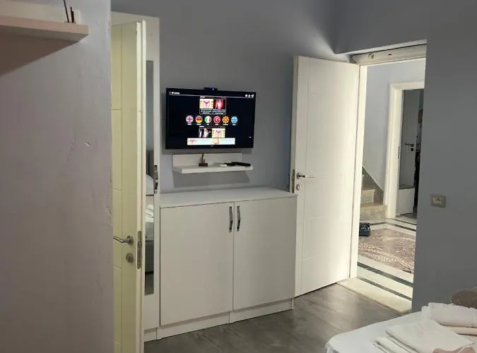 Castel Aparthotel 3*